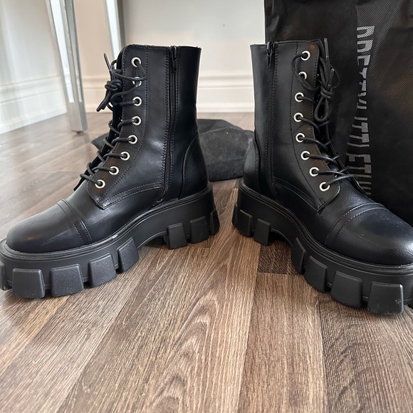 Pretty little thing chunky combat boot - Picture 5 of 6
